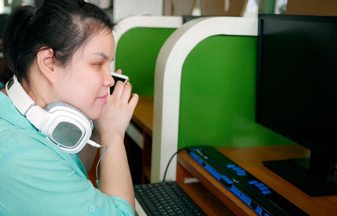 Fotografía, Persona con discapacidad visual en su lugar de trabajo