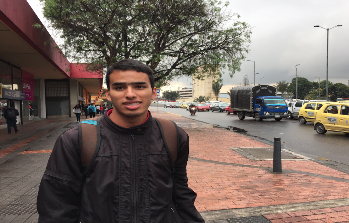 Imagen de Manuel sanchez, él se encuentra en la calle de fondo de ve la autopista norte