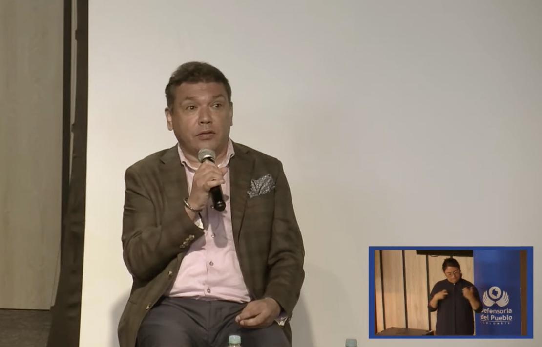 Fotografía - Doctor Carlos Parra Dussan en su intervención en el foro de conmemoración del Día Internacional de la Protección y Promoción de los Derechos de las personas con Discapacidad