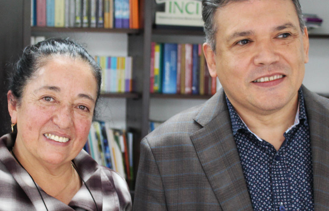 Fotografía de la magistarda Alba Lucía Velásquez Hernández junto con el doctor Carlos Parra Dussan durante su visita al INCI