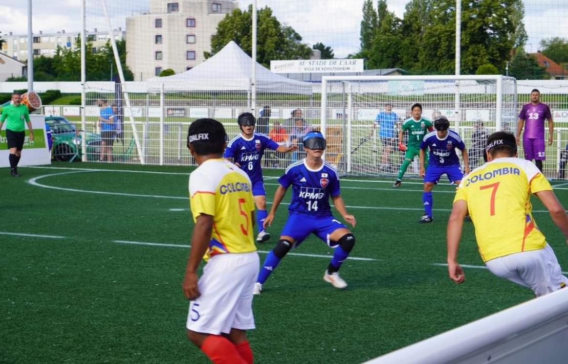duelo colombia japon, el equipo nipon defiende mientres el colombiano ataca