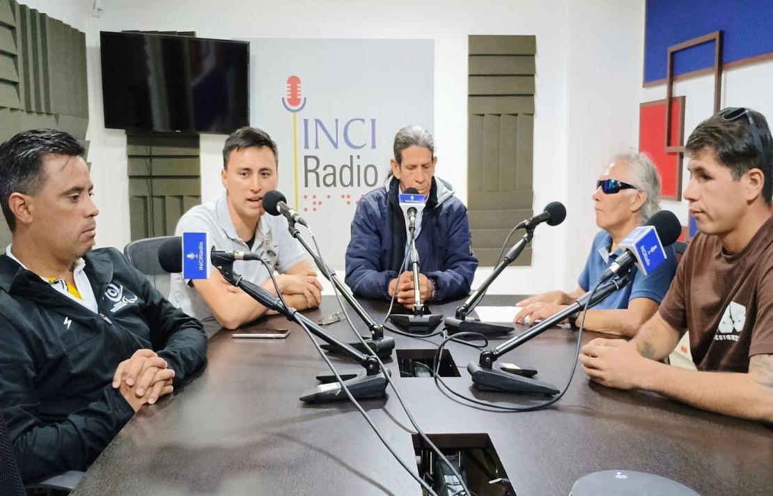 equipo de balón sonoro al aire en inciradio