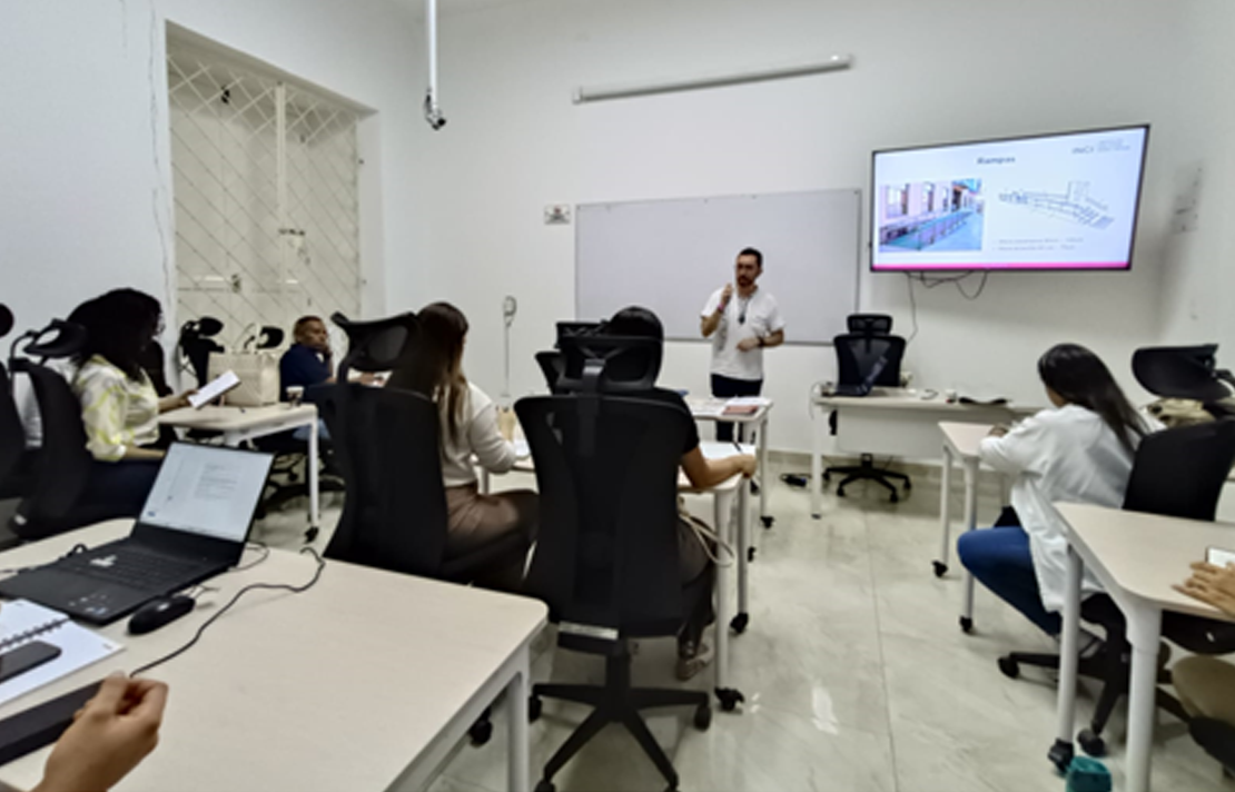 Funcionarios del INCI en el seminario Arquitectura del futuro: Accesibilidad física en la Universidad de Cartagena