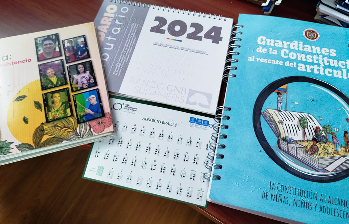 Algunos de los productos hechos en la Imprenta Nacional para ciegos