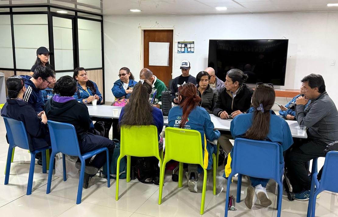 “Las furias de Mosquera” , primer equipo de fútbol femenino de ciegas en Colombia, haciendo su presentación en el INCI