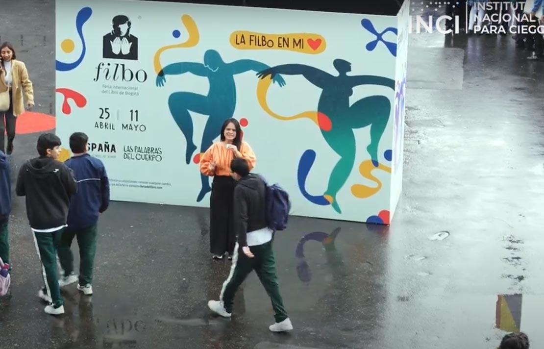 INCI hizo presencia en la Feria Internacional del Libro de Bogotá 2025, Julieth Hernández funcionaria del INCI, haciendo una cobertura especial desde Corferias