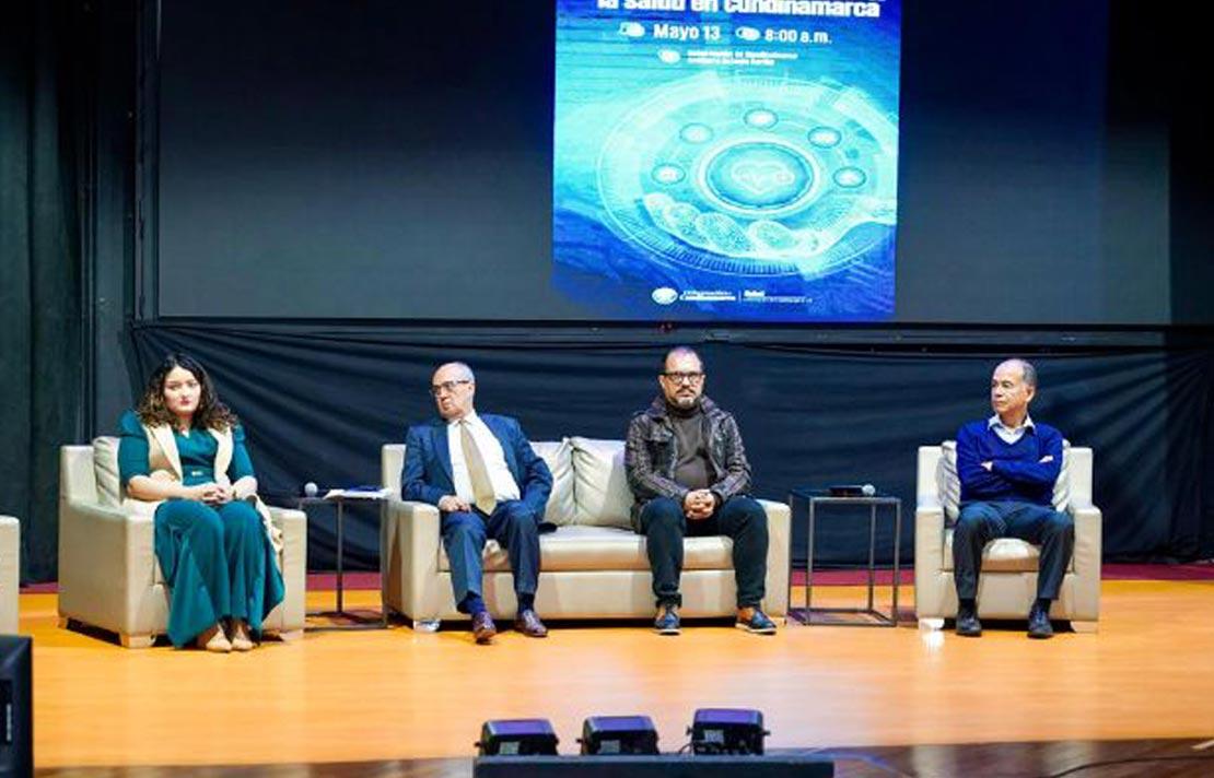 El funcionario del INCI Néstor Buitrago junto a otros participantes del evento Alianza por la Legalidad y la Salud en Cundinamarca, realizado por la Gobernación de Cundinamarca