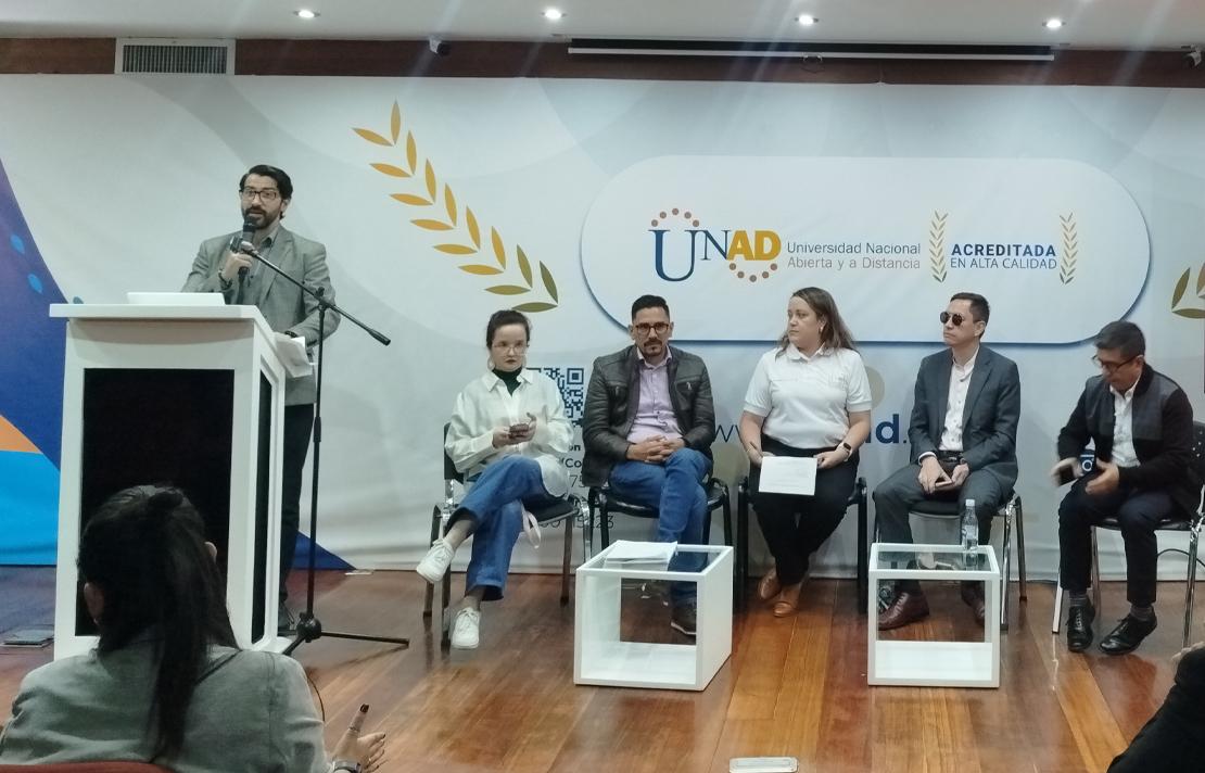 Panel de participantes en el Primer Encuentro “Inclusión en Movimiento: Desafiando barreras, construyendo presente”