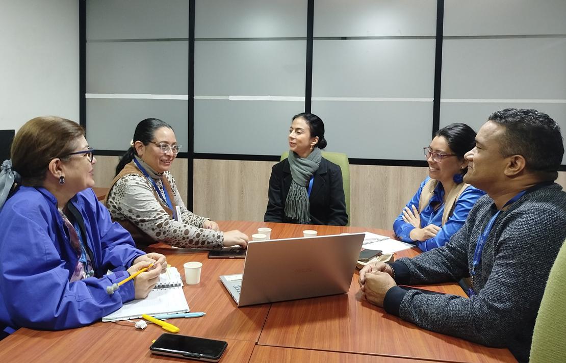 Funcionarios del INCI en un encuentro con la Caja de Compensación Familiar CAFAM, en el marco de la asistencia técnica brindada por la Línea de Inclusión Laboral