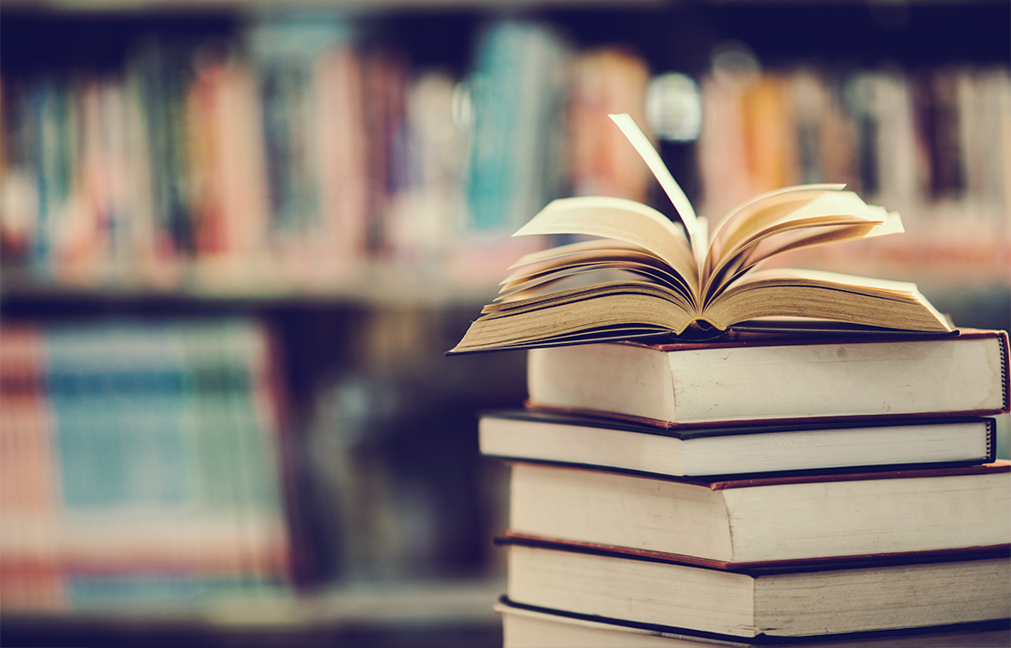 Fotografía, libros en una biblioteca