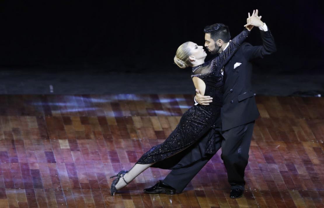 imagen pareja bailando tango