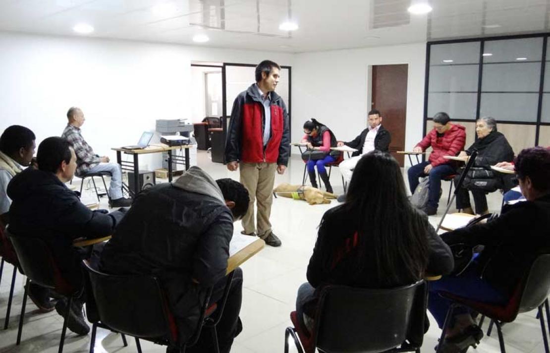 Fotografía, Jorge Colmenares presentando el taller 