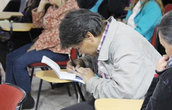 Fotografía, Persona con discapacidad visual leyendo en braille