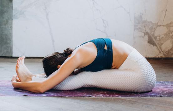 Imagen, Persona haciendo estiramientos de Yoga