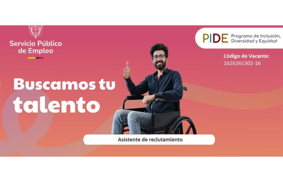 Hombre en silla de ruedas, sonriente, cuya imagen hace parte de la campaña - Buscamos tu talento Desde el Programa PIDE de la Agencia de Empleo de Cafam