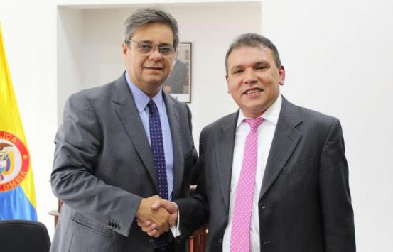 Fotografía, Carlos parra Dussan junto al director de función pública