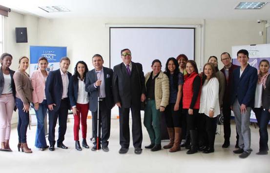 El director del Inci junto a la los miembros de la Secretaria de Educación de Bogota 