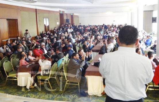 Fotografía, Director General, Doctor Carlos Parra Dussan se dirige al publico 